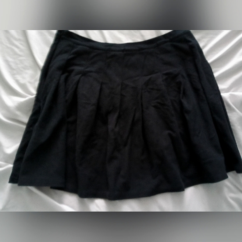 Elegant Pleated Black Women's Mini Skirt